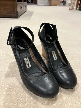 Tsubo Black Wedges